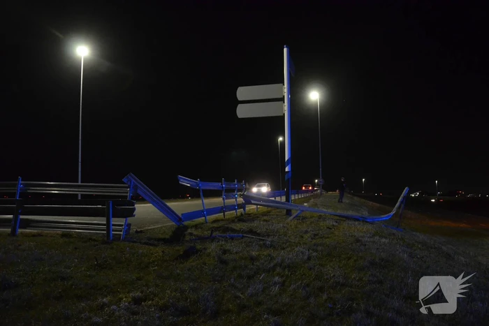 Bestuurder verliest macht over stuur en rijdt van talud