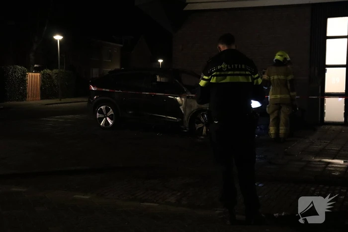 Auto's lopen forse schade op vanwege brand