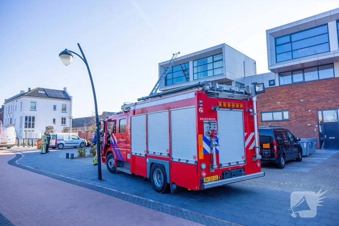 Brand in dakisolatie van woning tijdens werkzaamheden