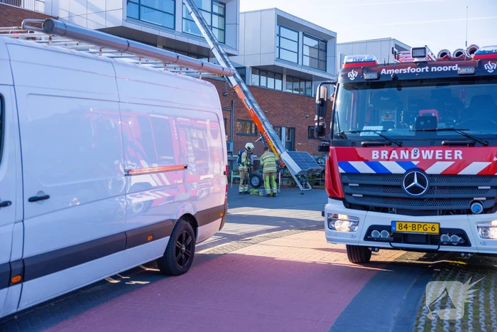 Brand in dakisolatie van woning tijdens werkzaamheden