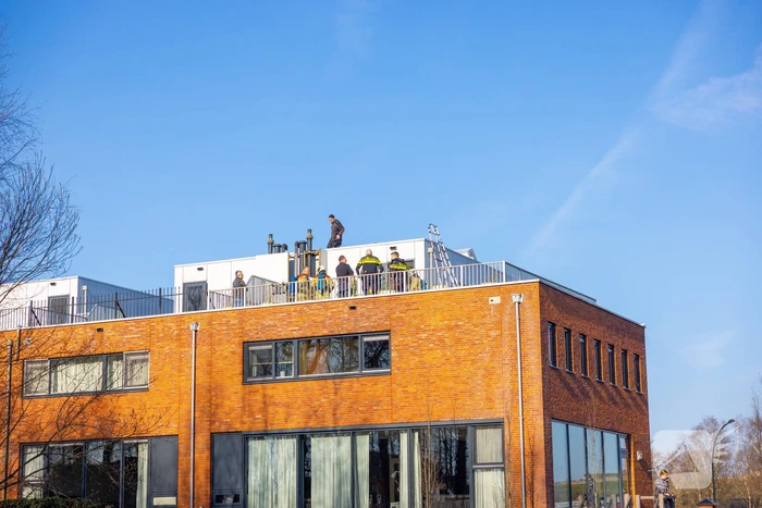 Brand in dakisolatie van woning tijdens werkzaamheden