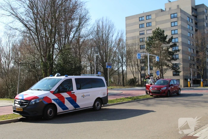 Tractor met giertank botst achterop personenauto
