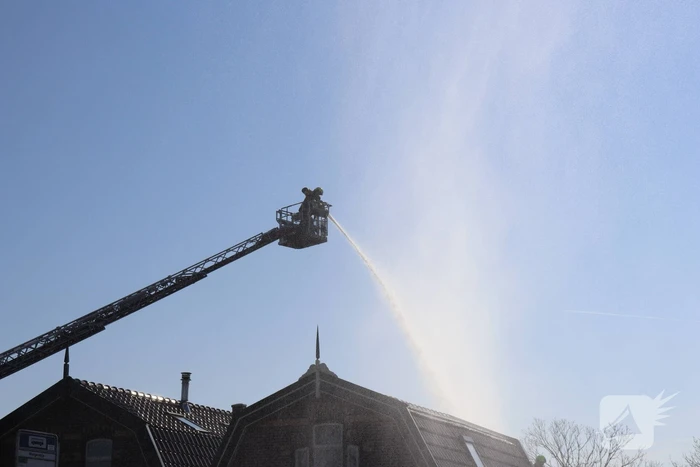 Uitslaande brand richt grote schade aan in woonwijk