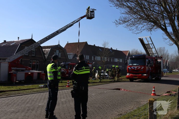 Uitslaande brand richt grote schade aan in woonwijk