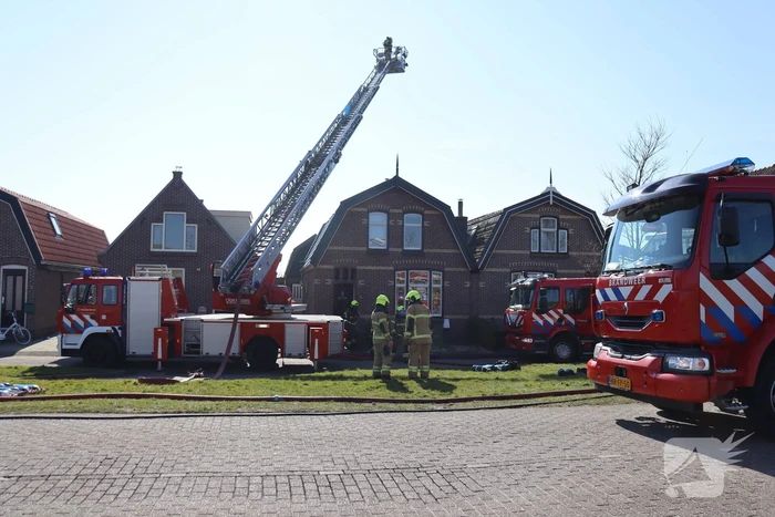 Uitslaande brand richt grote schade aan in woonwijk