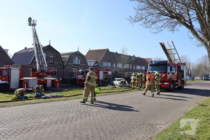 Uitslaande brand richt grote schade aan in woonwijk