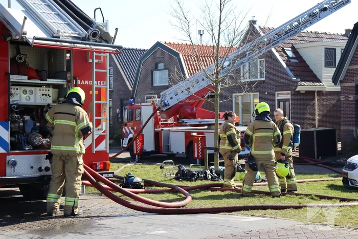 Uitslaande brand richt grote schade aan in woonwijk