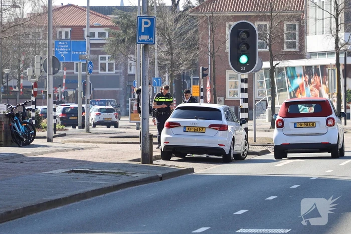 Vrouw raakt gewond bij verkeersongeval