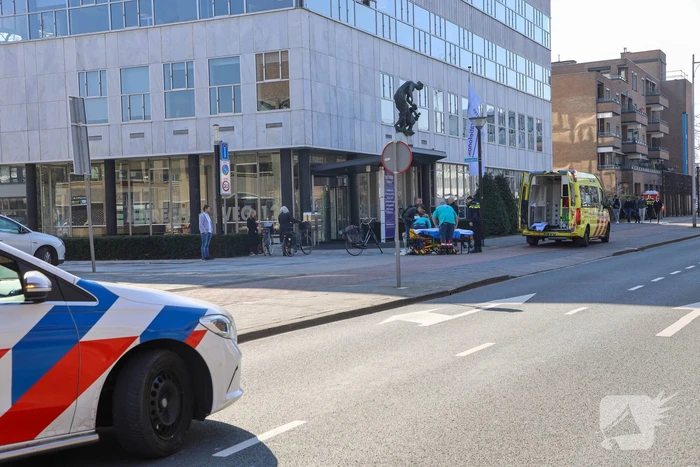 Vrouw raakt gewond bij verkeersongeval