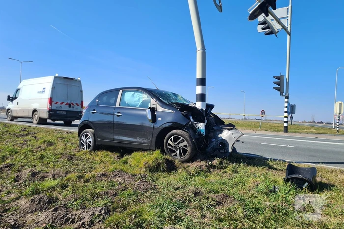 Auto total-loss na botsing op stoplicht