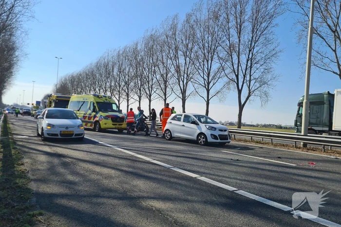 Vijf voertuigen betrokken bij botsing op snelweg