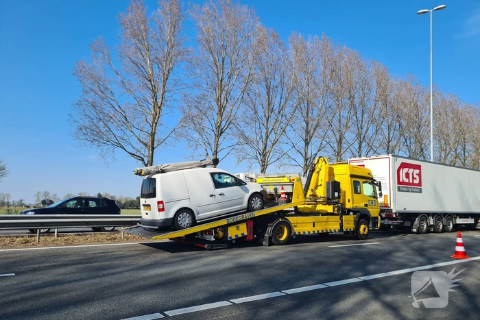 Vijf voertuigen betrokken bij botsing op snelweg