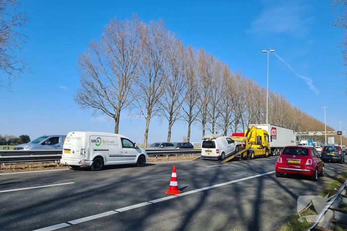 Vijf voertuigen betrokken bij botsing op snelweg