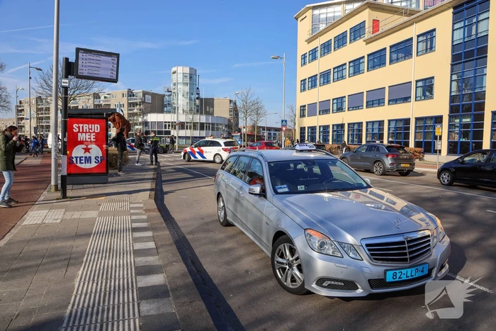 Flinke file na botsing tussen scooter en auto