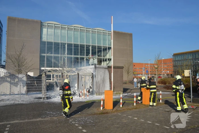 Fietsenstalling brandt uit