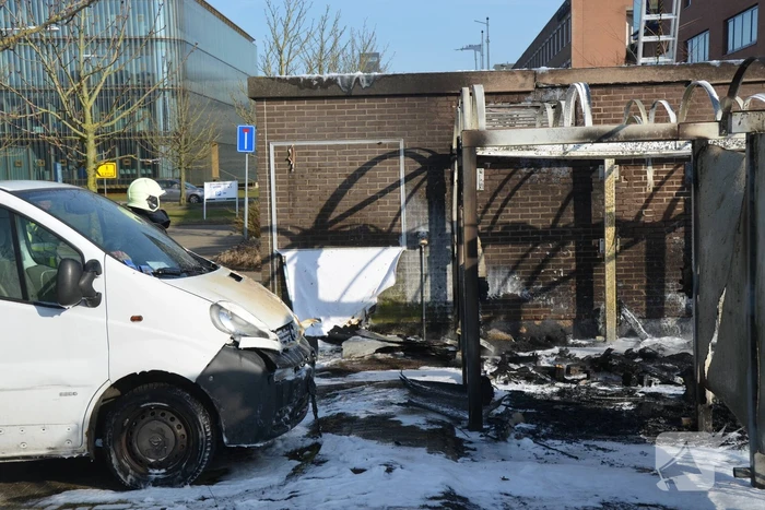 Fietsenstalling brandt uit