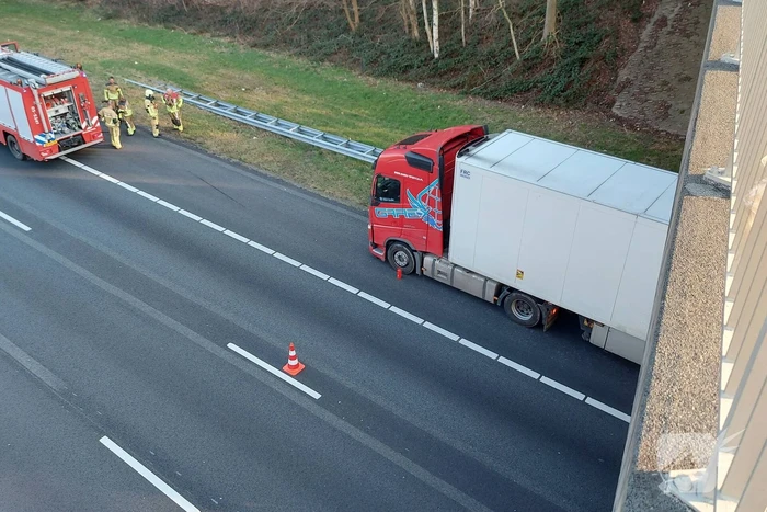 Vrachtwagen gekoeld na vastgelopen remmen