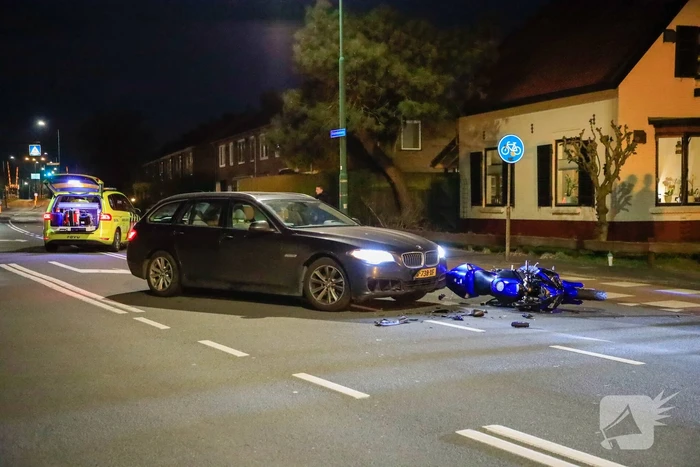 Motorrijder gewond bij botsing met auto