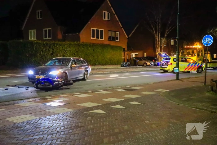 Motorrijder gewond bij botsing met auto