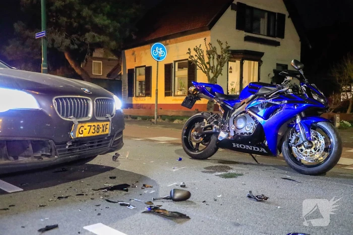 Motorrijder gewond bij botsing met auto