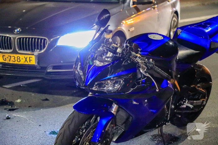 Motorrijder gewond bij botsing met auto