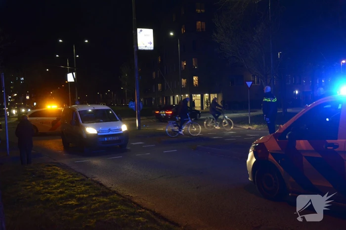 Voetganger gewond door botsing met personenauto