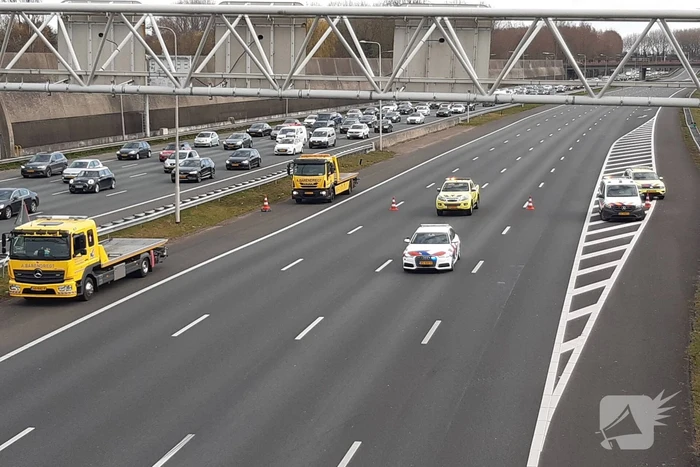 Twee auto's lopen frontale schade bij ongeval