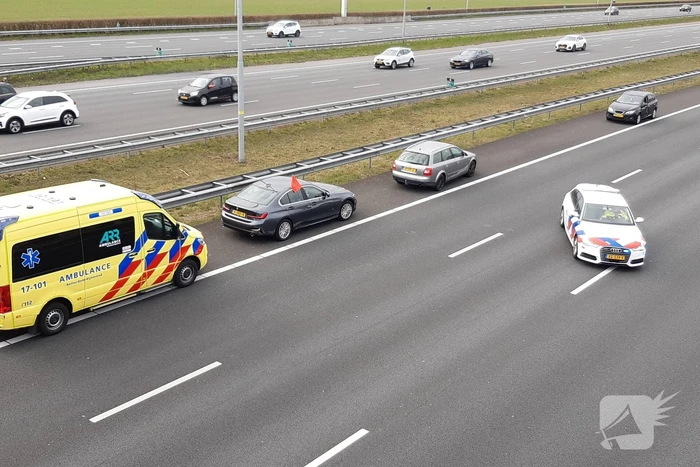 Twee auto's lopen frontale schade bij ongeval