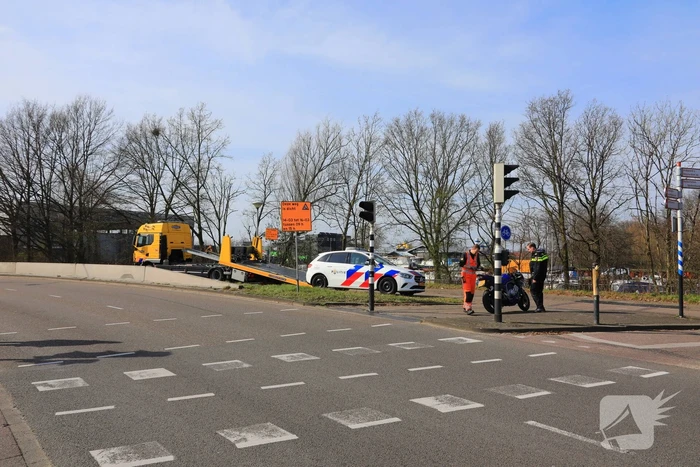 Motor flink beschadigd bij ongeval op Koppelbrug