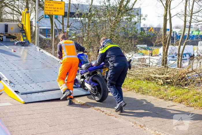 Motor flink beschadigd bij ongeval op Koppelbrug
