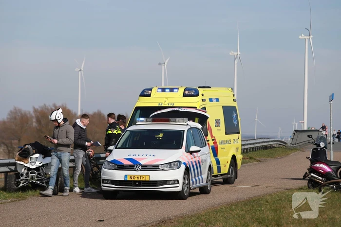 Gewonde na botsing tussen quad en scooters