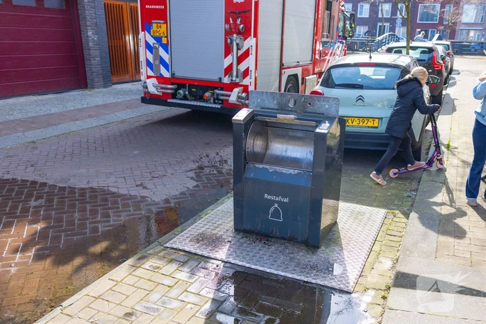 Veel bekijks bij brand in ondergrondse container in Vathorst