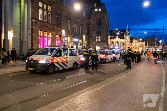 Demonstratie van FVD bij debatcentrum