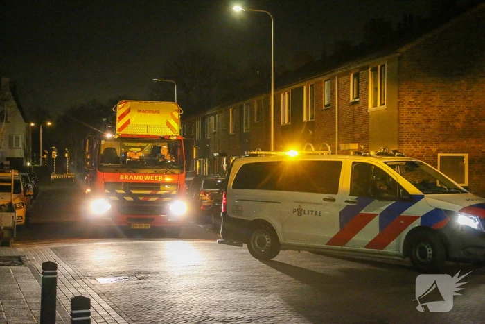 Brand in tuin slaat over naar woning