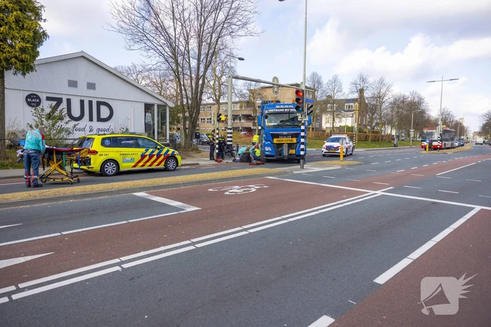 Persoon op scootmobiel aangereden door vrachtwagen