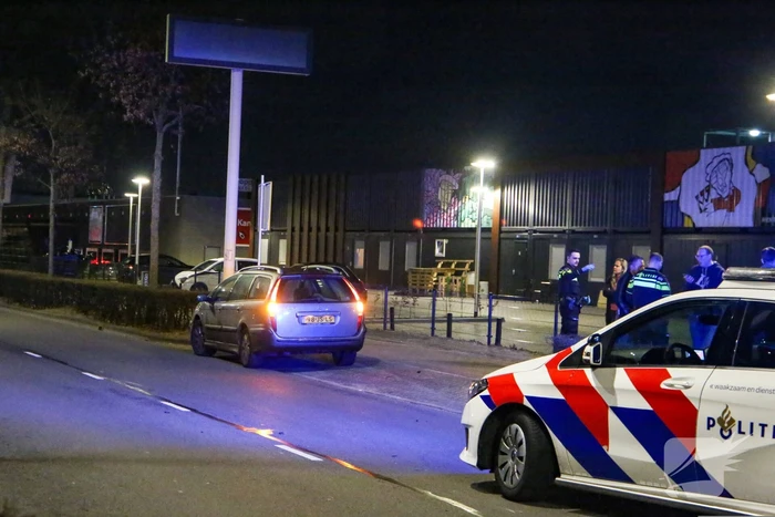 Personenauto in botsing met jonge dame op elektrische step