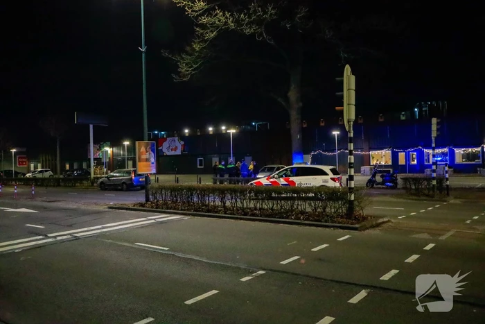 Personenauto in botsing met jonge dame op elektrische step