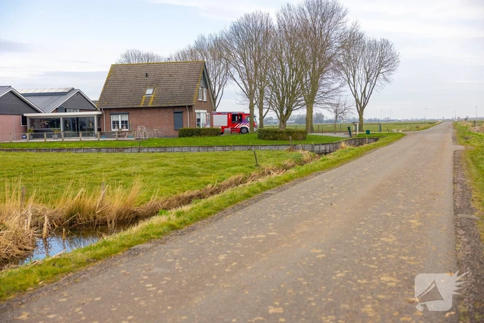 Brandweer verricht metingen bij de Groene Weide Veehouderij