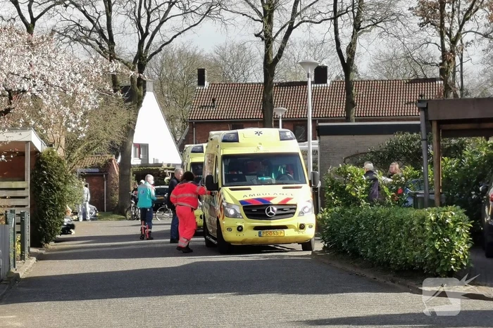 Buren vinden buurman in tuin en slaan alarm