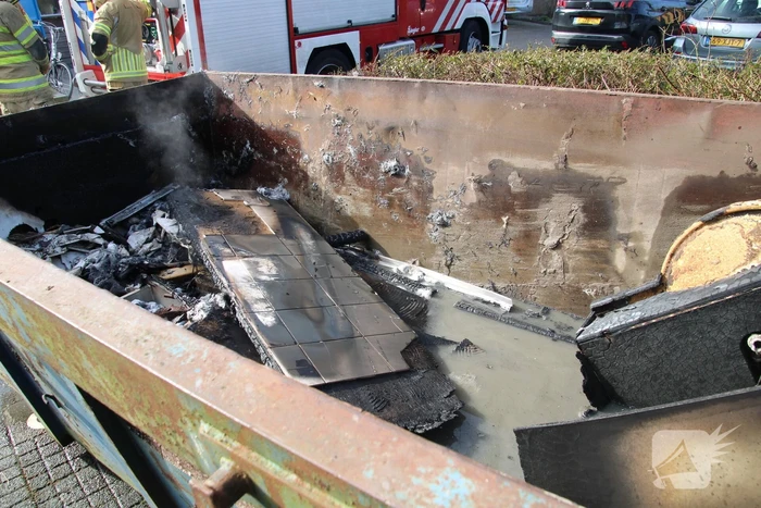 Brand in bouwcontainer