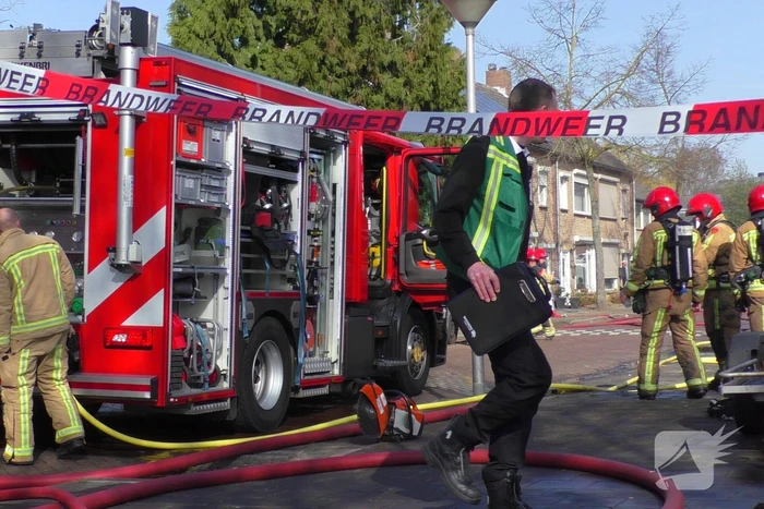 Enorme rookwolken bij brand in garagebox