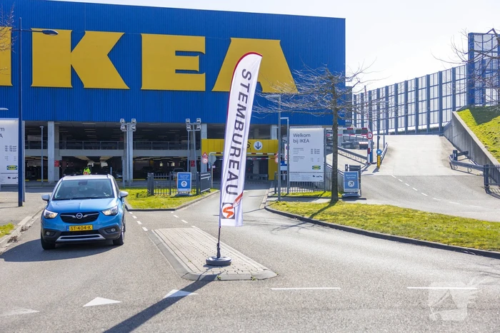 Rustig verloop drive-in stembureau Ikea