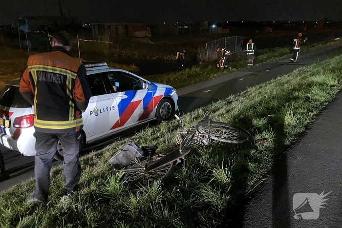 Zoekactie na aantreffen fiets naast sloot