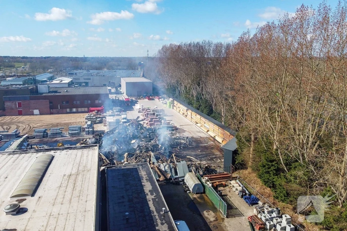 Day After: Zeer grote brand terrein Bouwmarkt Baarn
