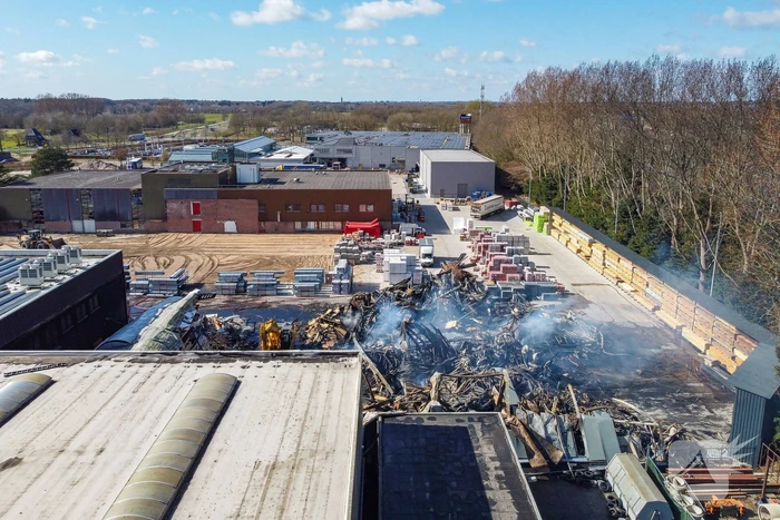 Day After: Zeer grote brand terrein Bouwmarkt Baarn