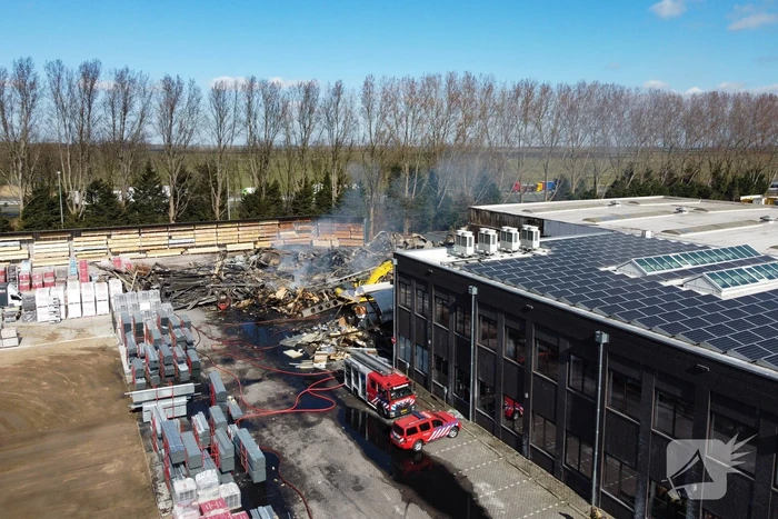 Day After: Zeer grote brand terrein Bouwmarkt Baarn