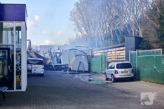 Day After: Zeer grote brand terrein Bouwmarkt Baarn