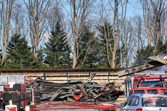 Day After: Zeer grote brand terrein Bouwmarkt Baarn