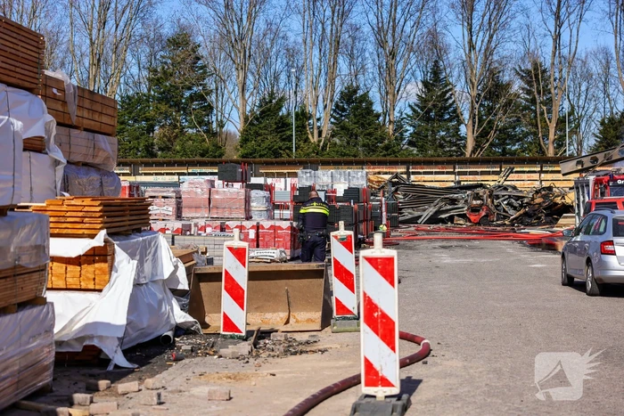 Day After: Zeer grote brand terrein Bouwmarkt Baarn