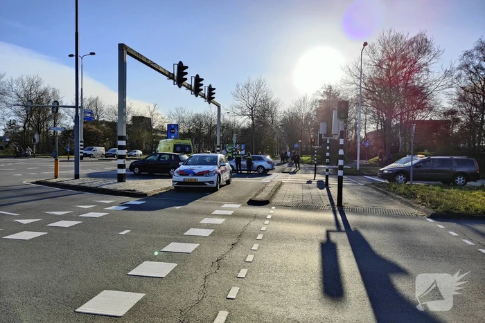Fietser gewond bij aanrijding, politie houdt automobilist aan